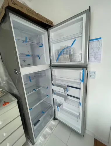 Geladeira Eletrolux inox