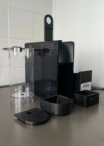 Cafeteira Nespresso Essenza Mini Preta