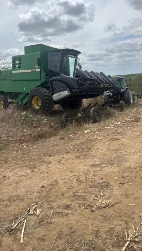 Colhetadeira jhon deere 2008