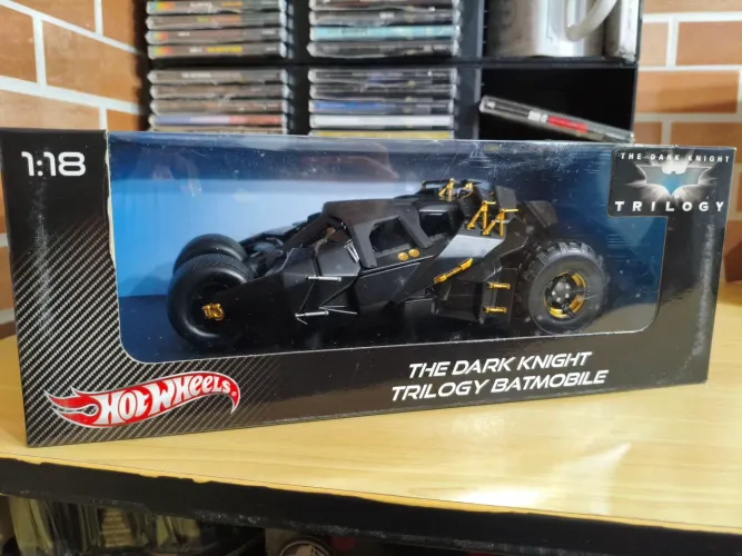 Batmóvel 1:18 Hotwheels - Tumbler Batman