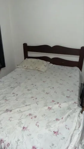 Cama de madeira 