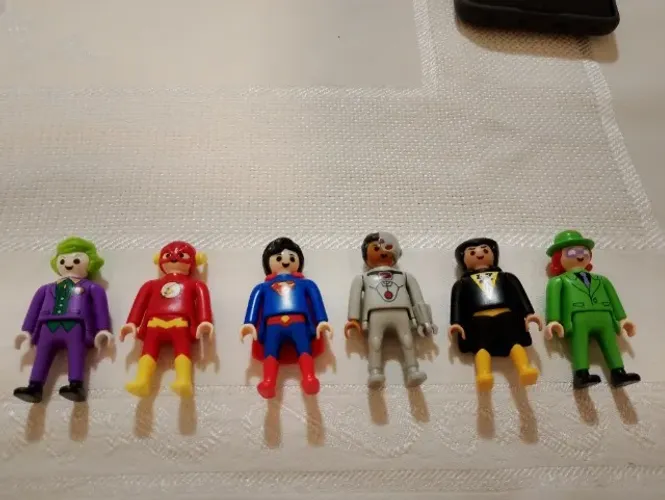 Os 6 Kinder ovo Playmobil DC 