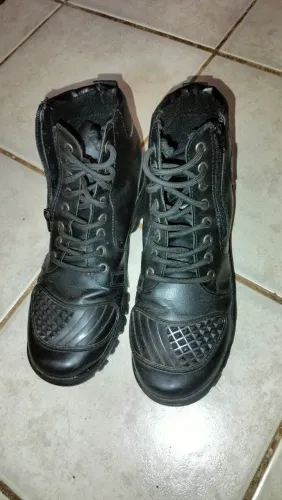 Coturno preto de couro n 39