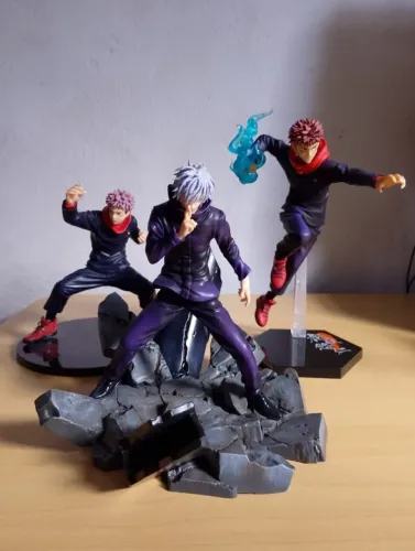 Estatuas Itadori e Gojo - Jujutsu Kaisen - VALORES NA DESCRIÇÃO