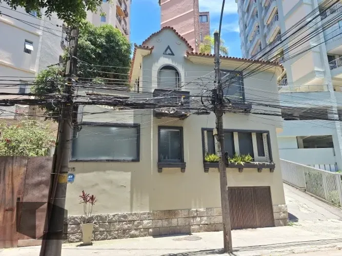 Casa comercial em Lagoa
