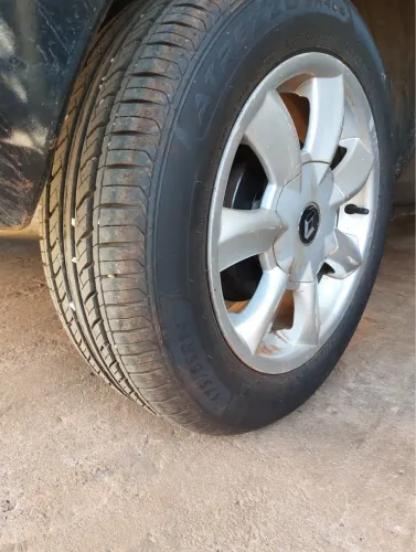Vendo rodas aro 14 modelo Santorine 4 pneus novos