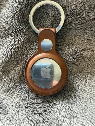 Apple AirTag Original com Chaveiro de Couro Marrom - Bateria Nova