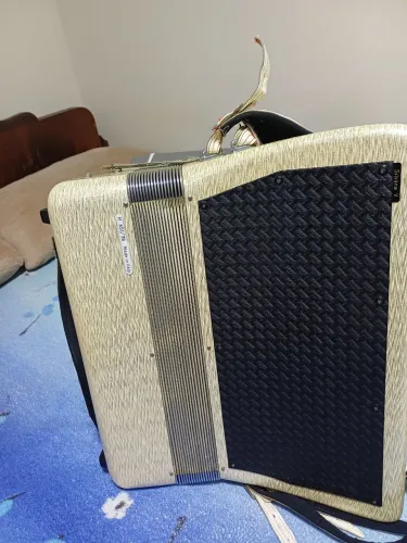 Acordeon 120 baixos Escandali - À venda por R$8000,00 (Aceitamos troca por outro Acordeon)