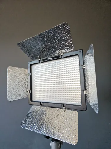 Painel de LED Yongnuo YN600L II (Usado)