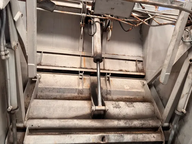 Coletor compactador usado para reformar