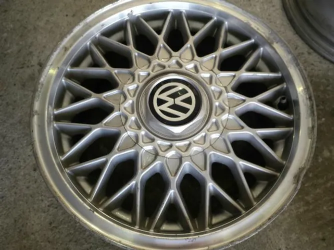 Roda aro 14 VW Santana Execultivo Raiada Prata com diamantado 4X100 jogo