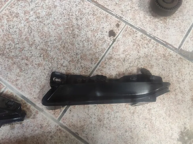 Aplique parachoque Yaris esquerdo 2018 2019 2020 2021