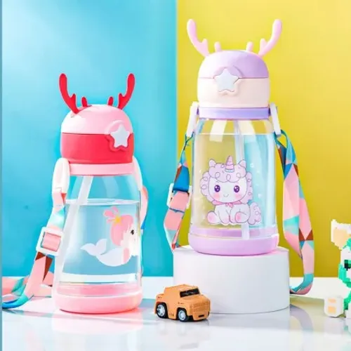 Garrafa Squeeze Infantil Com Canudo E Alça De Bichinho 600 ml