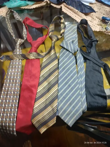 Kit de gravatas em boas condiçoes