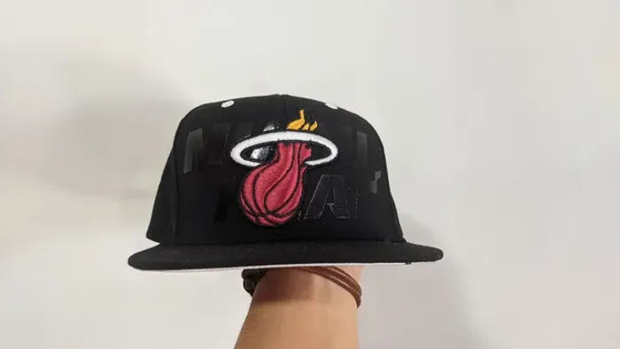 Boné Adidas Miami Heat original 
