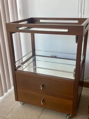 Barzinho SIER madeira com vidro e 2 gavetas 600,00