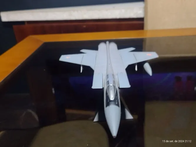 Miniatura de avião ( usada ) vendo como está