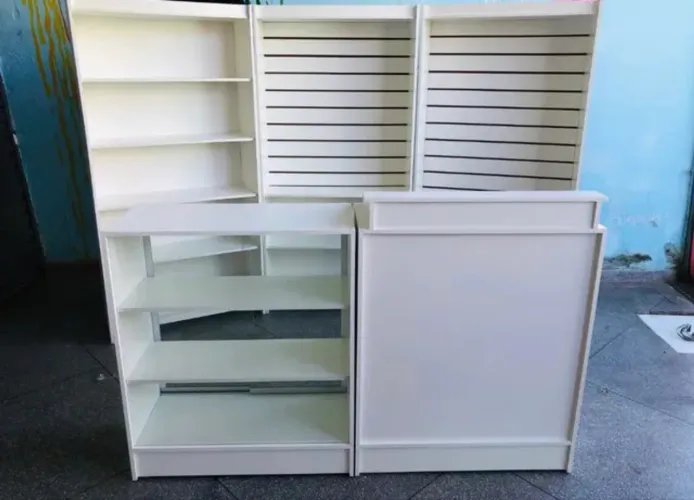 BALCÃO CAIXA+VITRINE+ESTANTES KIT