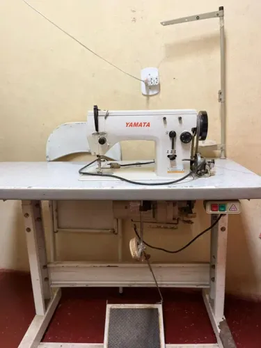 Maquina de Costura reta yamata