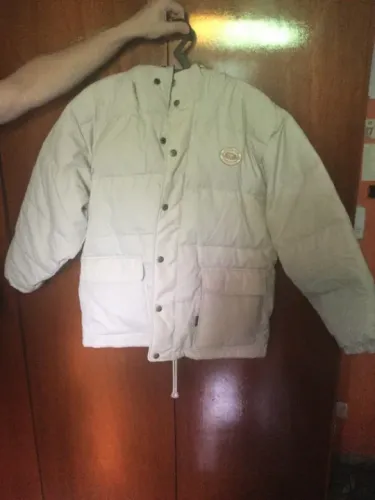 Casaco de inverno novo com touca, acolchoado e quentinho, vc vai adorar para usar no Frio