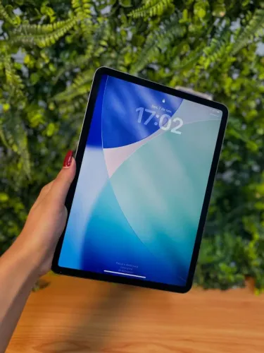 iPad Pro A1980 11? 256GB Space Gray, Com case teclado logitech Seminovo