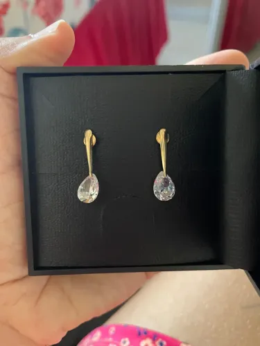 Brinco ouro 18de gota com brilho elegante