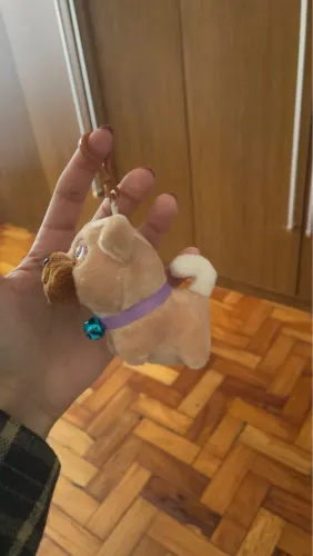 Chaveiro de Pelúcia Cachorrinho Pug com Guizo