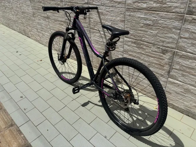 Bicicleta OGGI Float feminina preta/rosa