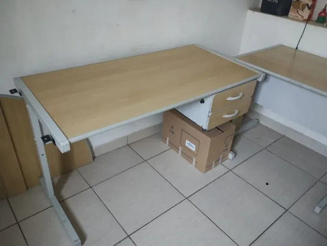 Mesa para Escritório 1,20 X 0,60 c/ 2 gavetas