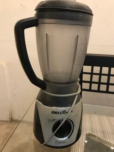Vendo bem baratinho Liquidificador com sinais de uso.