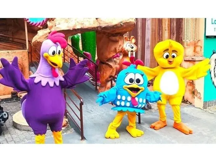 Galinha pintadinha personagens vivos cover festa infantil