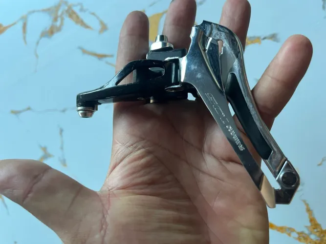 Câmbio dianteiro Shimano 105