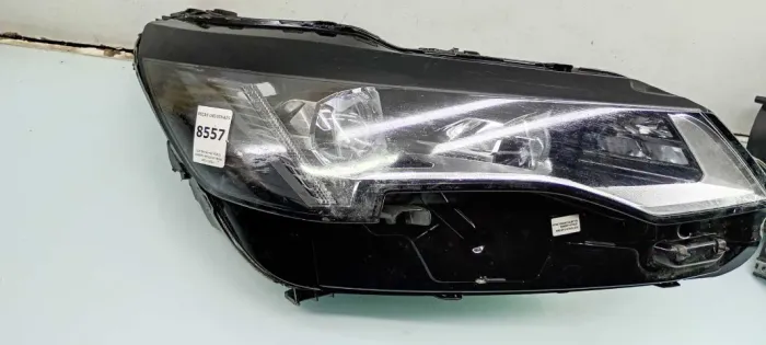 Farol direito Peugeot 3008 2021/2022