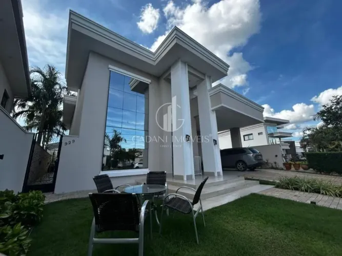 Casa de Alto Padrão Mobiliada à Venda  Condomínio Fechado Carpe Diem em Sinop-MT