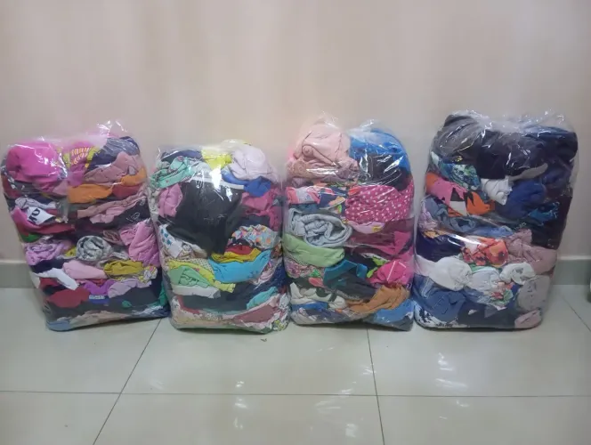 Lote de roupas infantis sortidas
