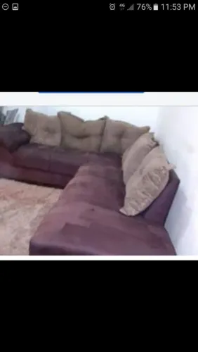 Vende -se Sofá   de canto semi novo.