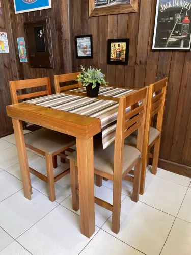 Mesa com 4 cadeiras estofadas para Restaurantes/Lanchonetes/Pizzaria