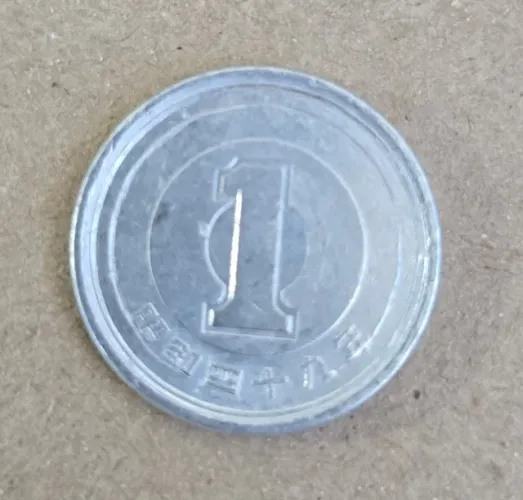 Moeda japonesa de 1 iene (Yen) - ideal para colecionadores ou decoração