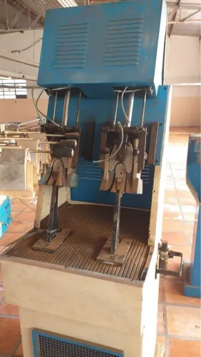 Máquina de moldar sapatos Sazi