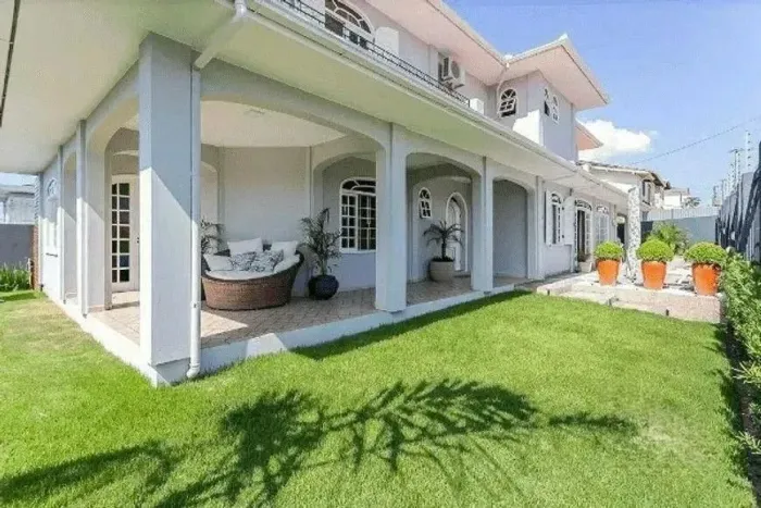 Casa de 4 dormitórios no Jardim Atlântico