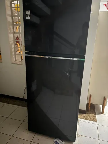 Geladeira preta 395 Litros ( 6 meses de uso )