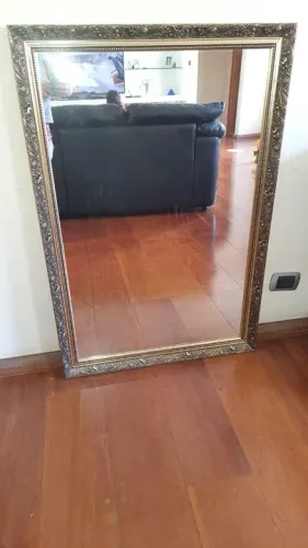 Espelho Decorativo Dourado com Moldura