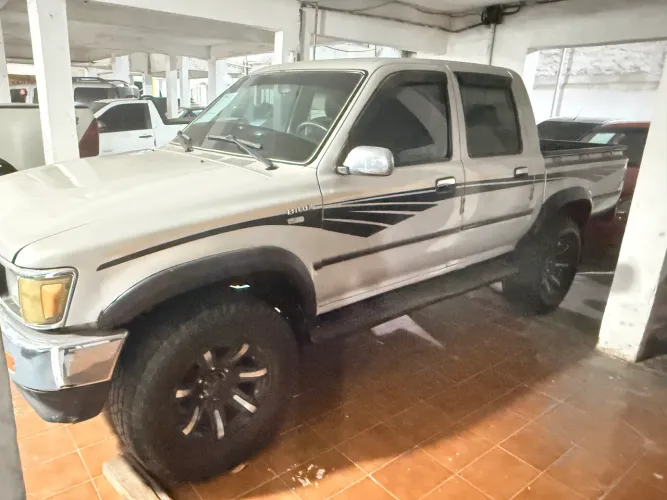 Toyota Hilux CD SR5 4X2 2.8 Diesel 2001
