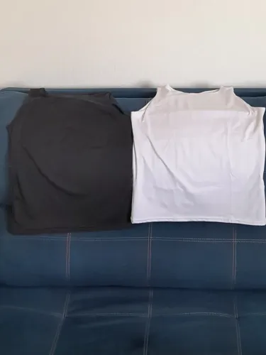 Kit com duas Blusas Regata - Tam.: M - Cor:  Preto + Branco