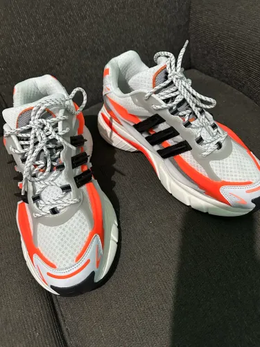 Tênis Adidas Jellyfish x Pharrell