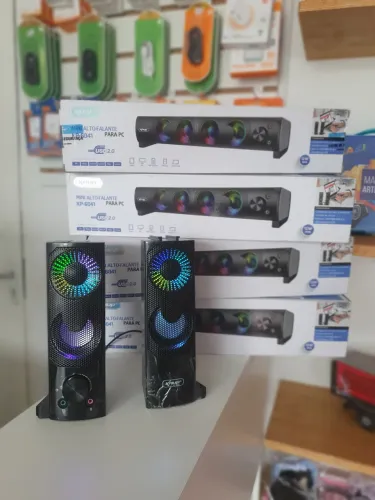 Caixa de Som Gamer com LED e Design Moderno