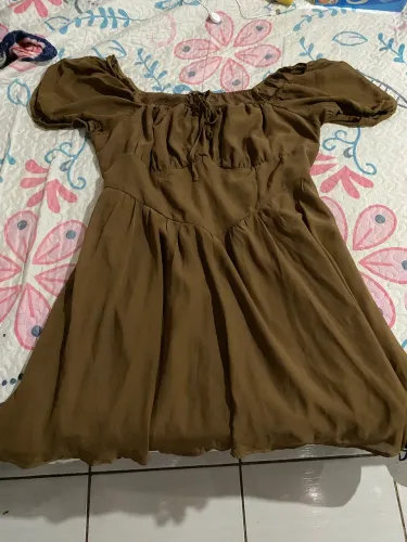 Vestido Marrom com Mangas Bufantes