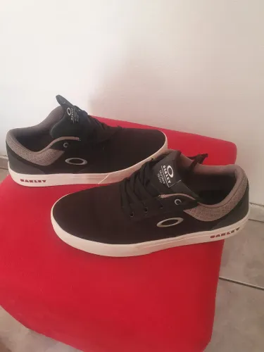 Tênis Oakley - Modelo Casual