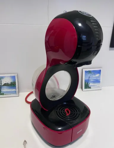 Cafeteria Dolce Gusto modelo LUMIO (pouco uso)