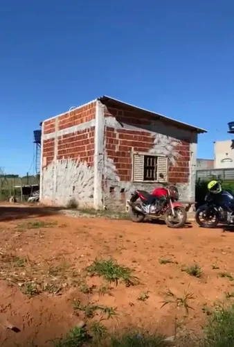 Lote 400 metros com casinha 